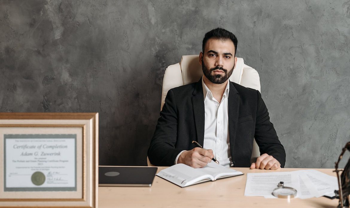 How To Become Practical In House Lawyer